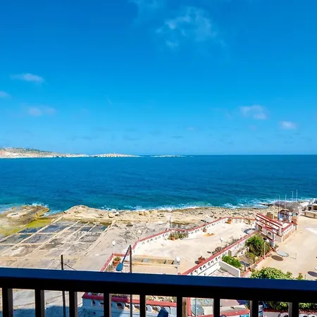Islet Promenade Seafront Family With 2 Balconies By Getawaysmalta