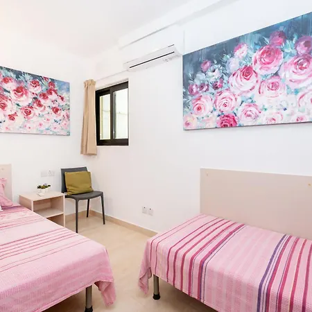 Islet Promenade Seafront Family With 2 Balconies By Getawaysmalta *