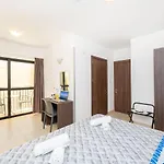 Islet Promenade Seafront Family With 2 Balconies By Getawaysmalta