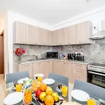 Apartman Islet Promenade Seafront Family With 2 Balconies By Getawaysmalta *