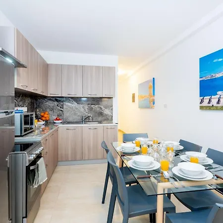 Islet Promenade Seafront Family With 2 Balconies By Getawaysmalta * St. Paul's Bay