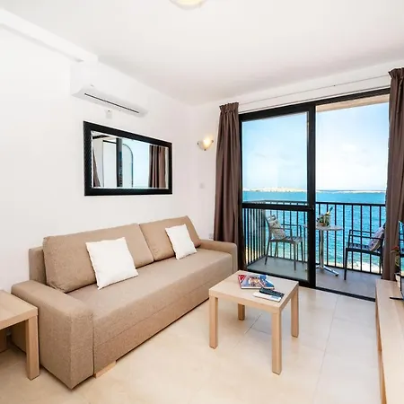 Daire Islet Promenade Seafront Family With 2 Balconies By Getawaysmalta St. Paul's Bay