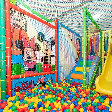 Islet Promenade Seafront Family With 2 Balconies By Getawaysmalta * St. Paul's Bay