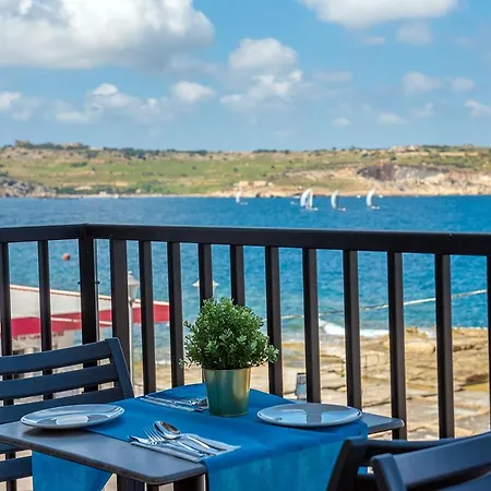 Islet Promenade Seafront Family With 2 Balconies By Getawaysmalta
