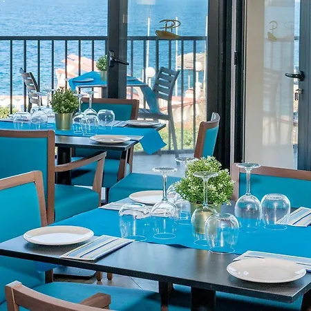 Apartment Islet Promenade Seafront Family With 2 Balconies By Getawaysmalta