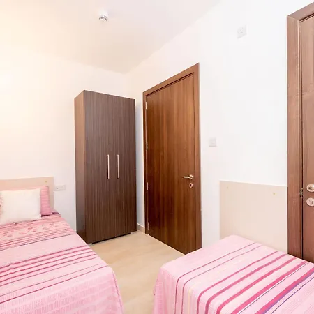 Islet Promenade Seafront Family With 2 Balconies By Getawaysmalta Apartman