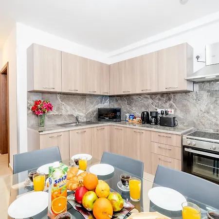 Apartment Islet Promenade Seafront Family With 2 Balconies By Getawaysmalta *