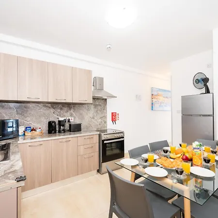 Islet Promenade Seafront Family With 2 Balconies By Getawaysmalta Apartment St. Paul's Bay