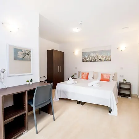 Islet Promenade Seafront Family With 2 Balconies By Getawaysmalta Daire *