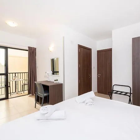 Apartment Islet Promenade Seafront Family With 2 Balconies By Getawaysmalta St. Paul's Bay