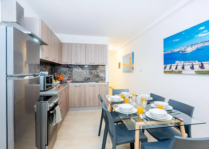 Islet Promenade Seafront Family With 2 Balconies By Getawaysmalta * St Paul's Bay