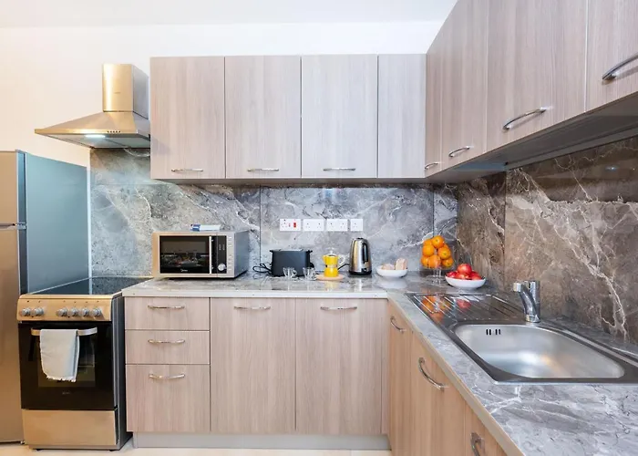 Islet Promenade Seafront Family With 2 Balconies By Getawaysmalta Apartament