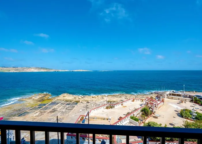 Islet Promenade Seafront Family With 2 Balconies By Getawaysmalta