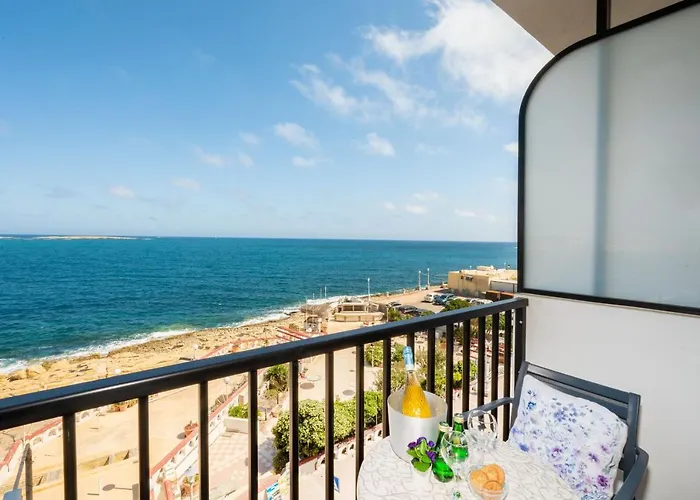 Islet Promenade Seafront Family With 2 Balconies By Getawaysmalta Apartament