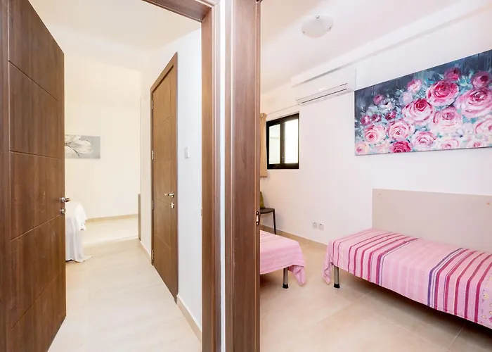 Islet Promenade Seafront Family With 2 Balconies By Getawaysmalta Apartament St Paul's Bay