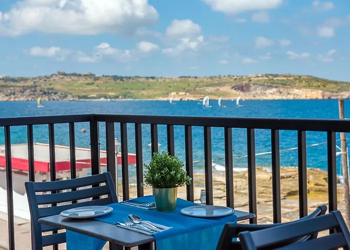 Islet Promenade Seafront Family With 2 Balconies By Getawaysmalta