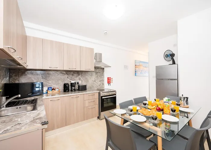 Islet Promenade Seafront Family With 2 Balconies By Getawaysmalta Apartament St Paul's Bay