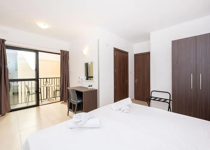 Apartament Islet Promenade Seafront Family With 2 Balconies By Getawaysmalta St Paul's Bay