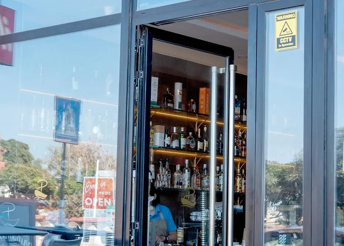 Islet Promenade Seafront Family With 2 Balconies By Getawaysmalta