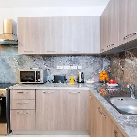 Islet Promenade Seafront Family With 2 Balconies By Getawaysmalta شقة