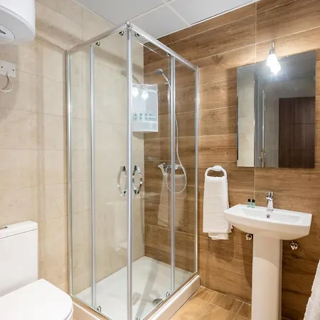 شقة Islet Promenade Seafront Family With 2 Balconies By Getawaysmalta خليج سانت بول