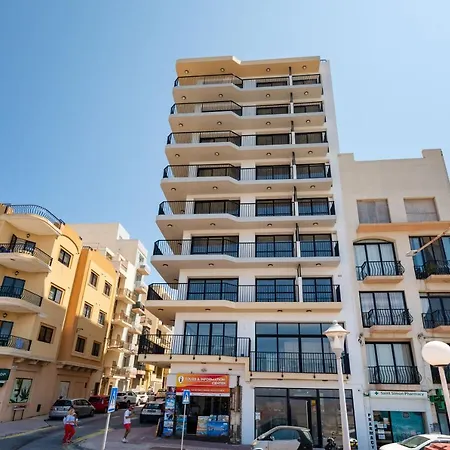 Апартаменты Islet Promenade Seafront Family With 2 Balconies By Getawaysmalta